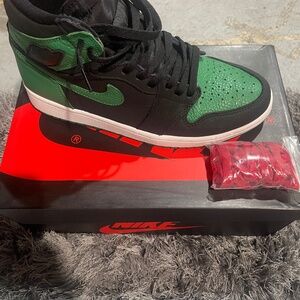 Jordan 1s pine green with box